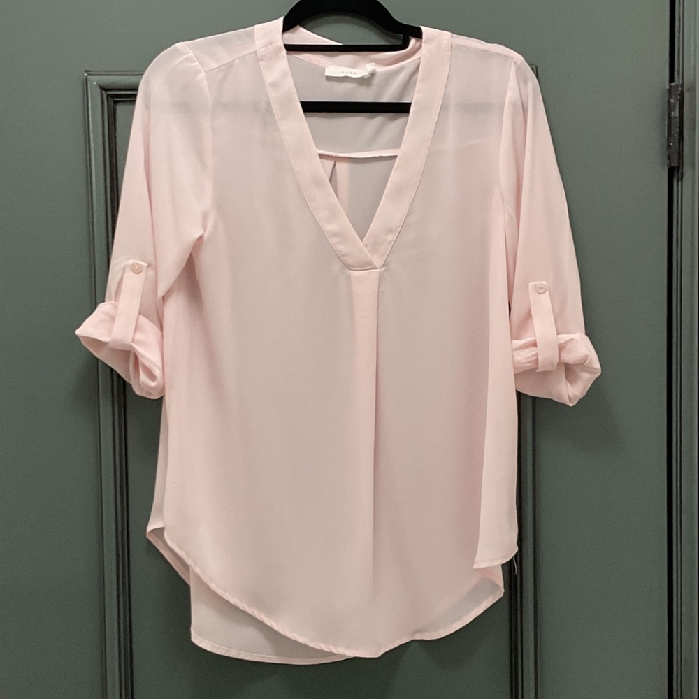 Lush Pale Pink V-Neck Roll-Tab Sleeve Blouse; Size XS